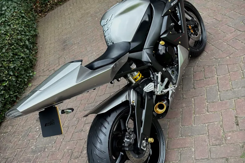 Yamaha YZF-R1 (2004)