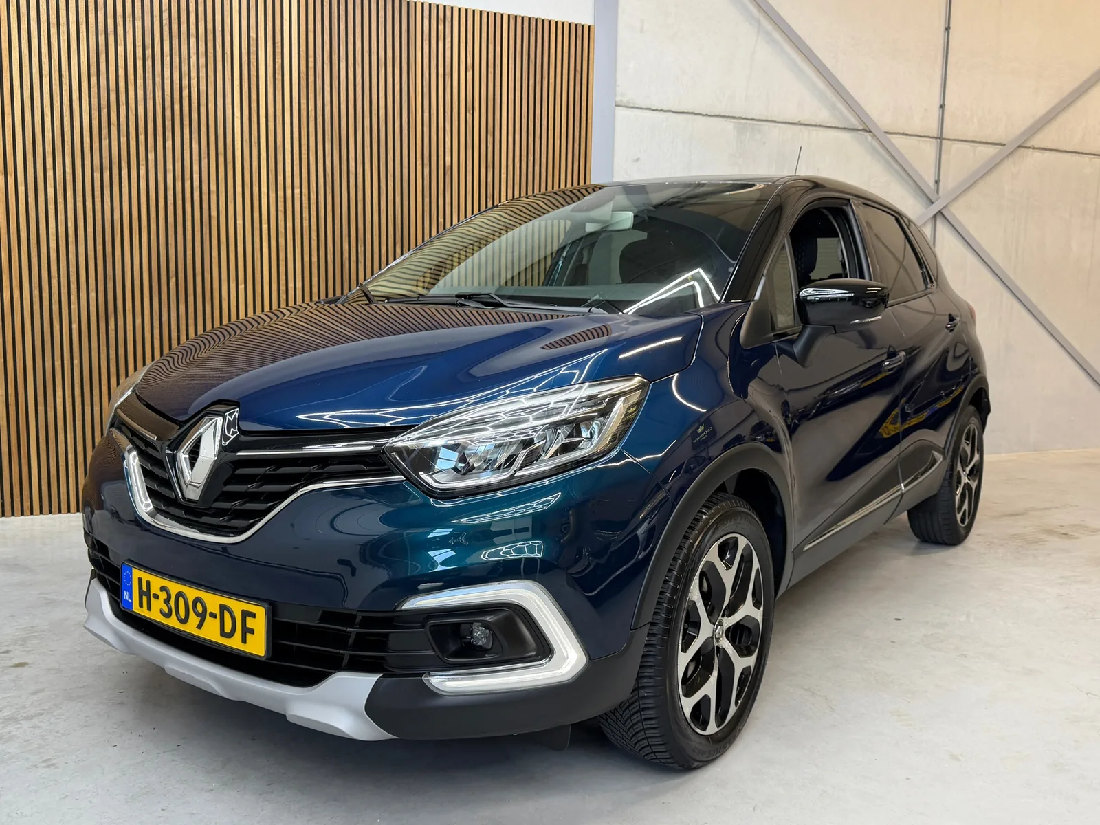 Renault Captur (2018) — foto 1