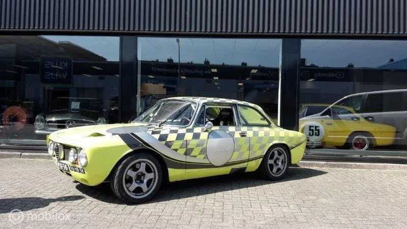 Alfa Romeo 2000 (1974) — foto 1