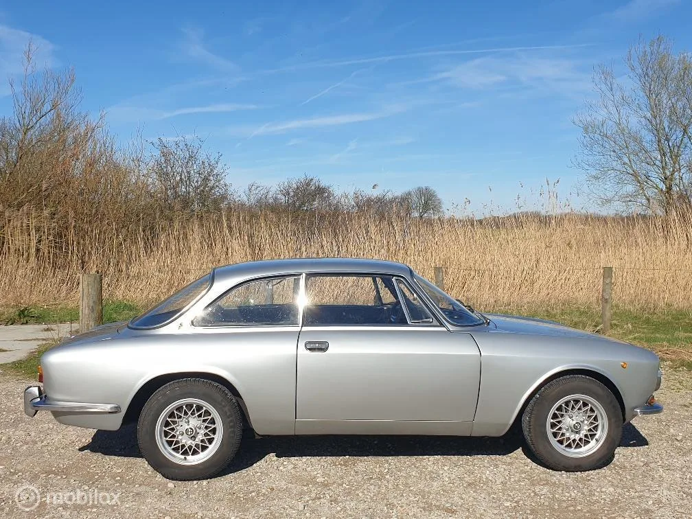 Alfa Romeo GT (1976) — foto 1