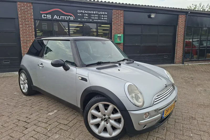 MINI Cooper (2003)