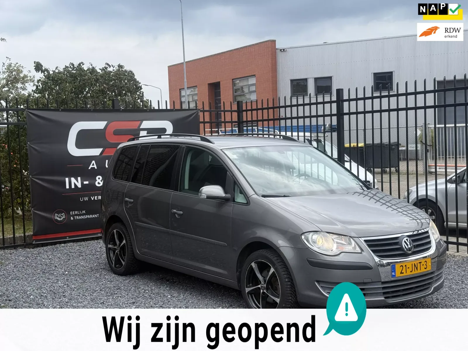 Volkswagen Touran (2009) — foto 1
