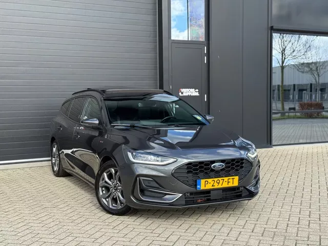 Ford Focus (2022) — foto 1