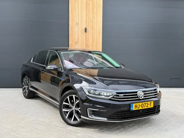 Volkswagen Passat (2015) — foto 1
