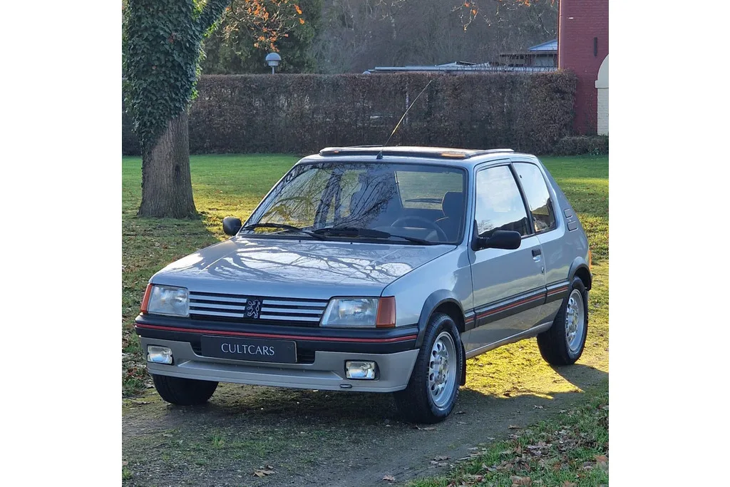 Peugeot 205 (1984) — foto 1