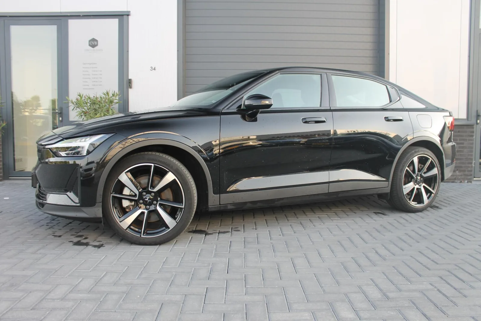 Polestar 2 (2021) — foto 1