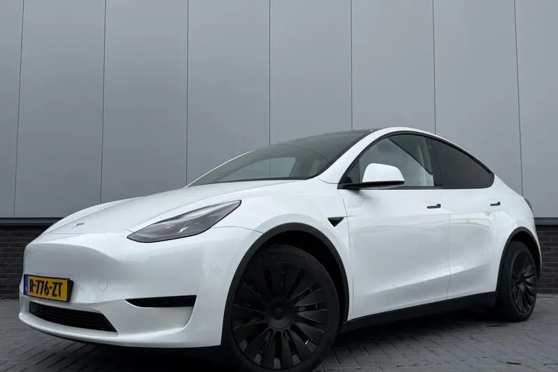 Tesla Model Y (2022)
