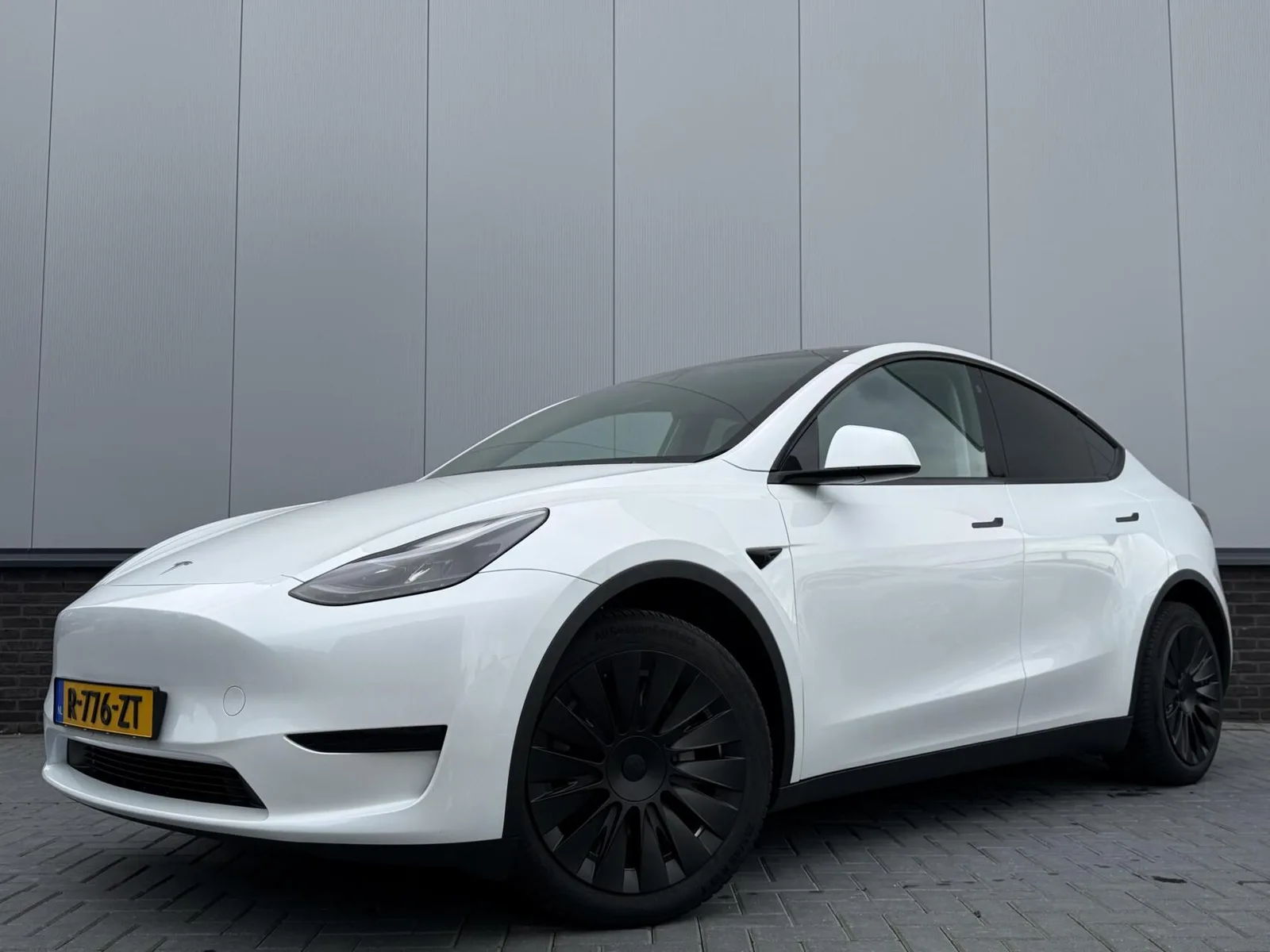 Tesla Model Y (2022) — foto 1
