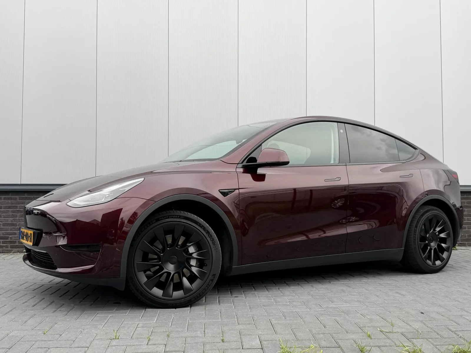 Tesla Model Y (2024) — foto 1