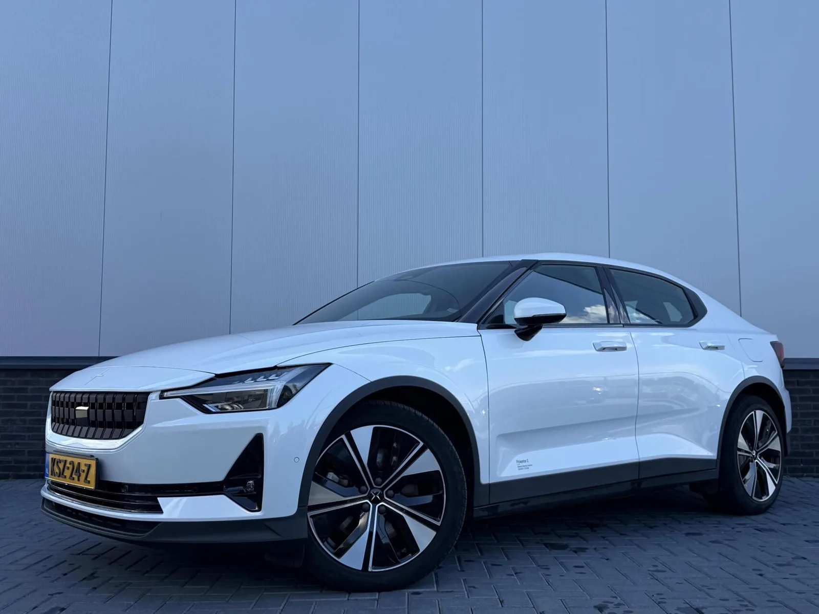 Polestar 2 (2022) — foto 1