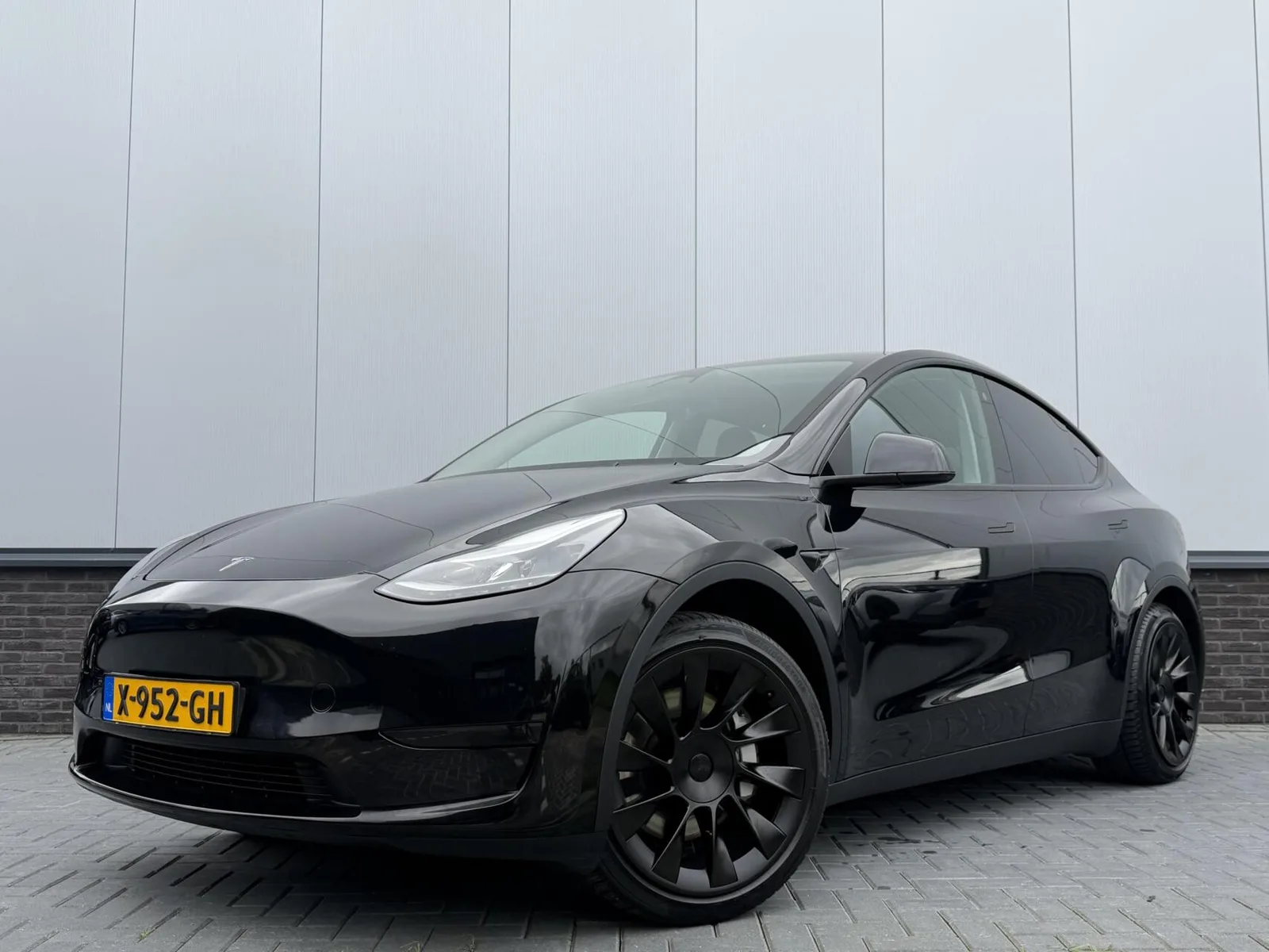 Tesla Model Y (2023) — foto 1