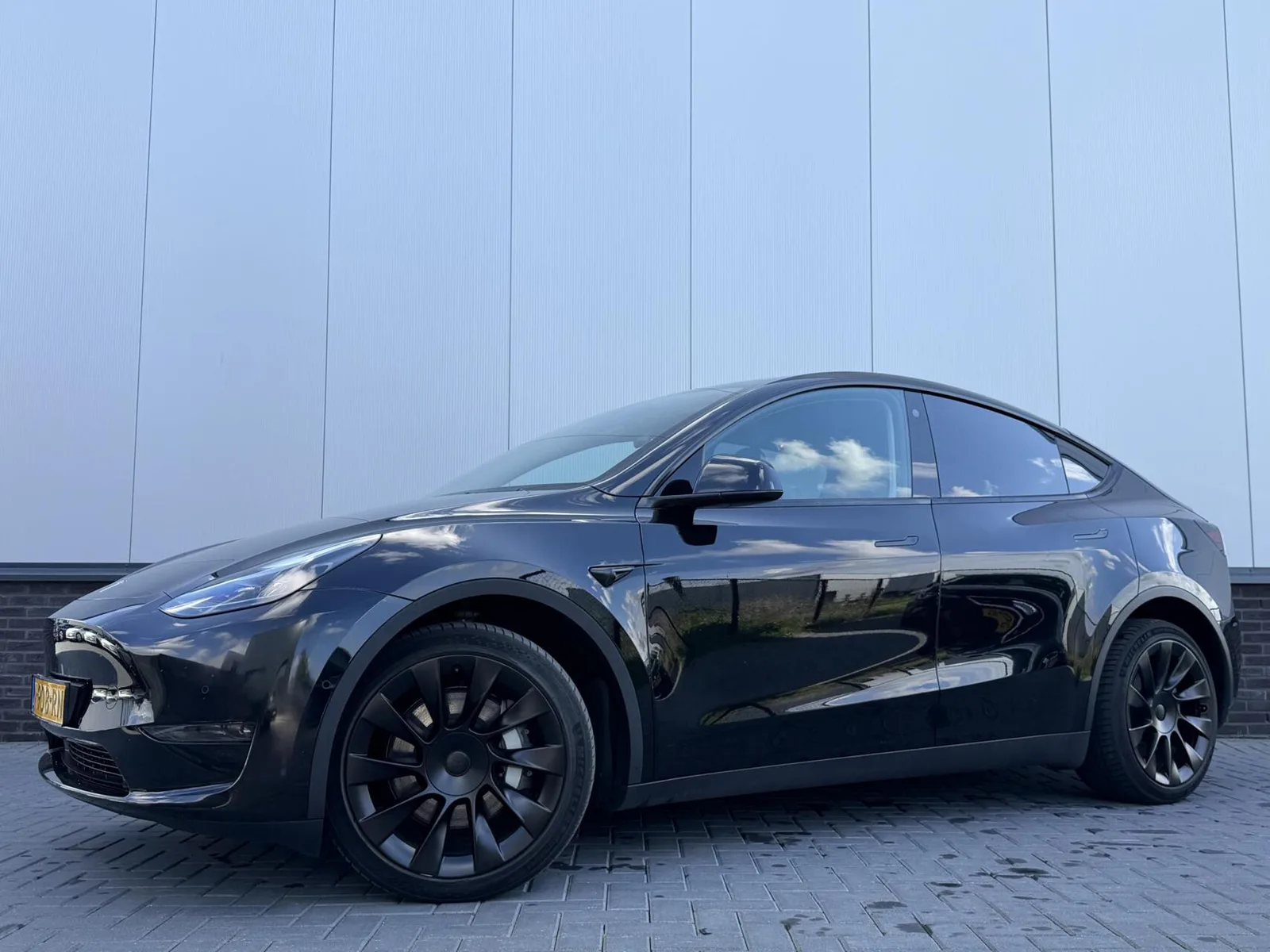 Tesla Model Y (2021) — foto 1