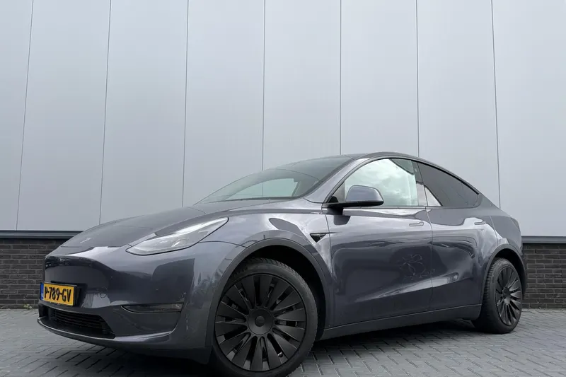 Tesla Model Y (2022)