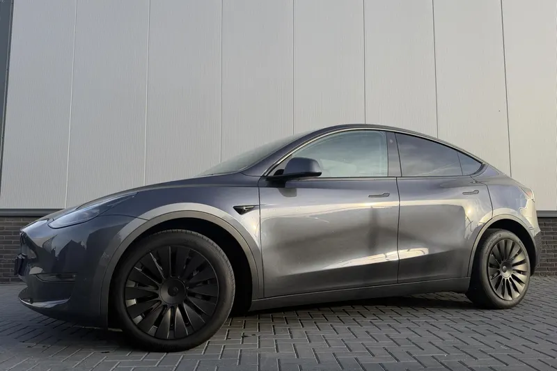 Tesla Model Y (2022)