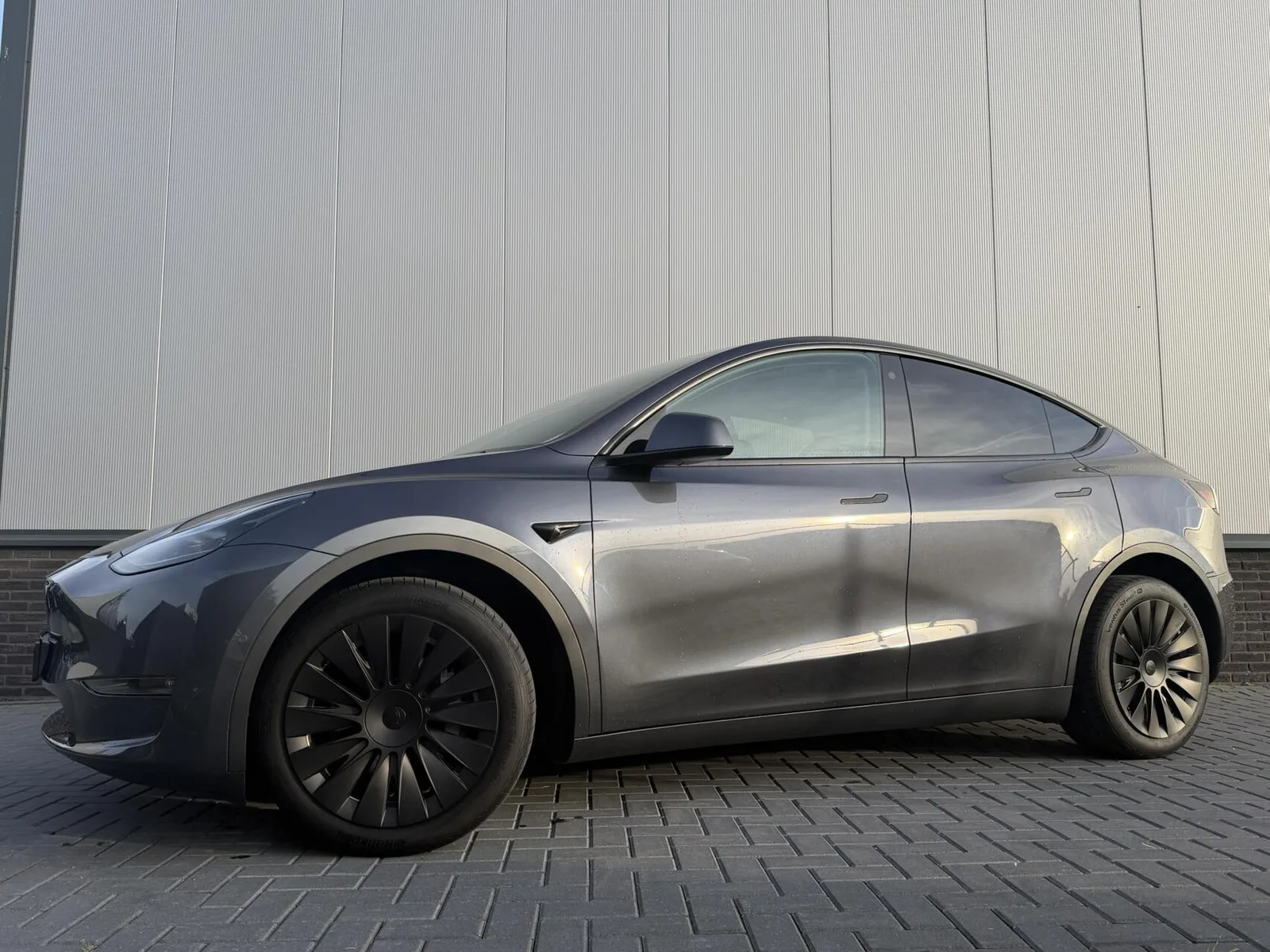 Tesla Model Y (2022) — foto 1