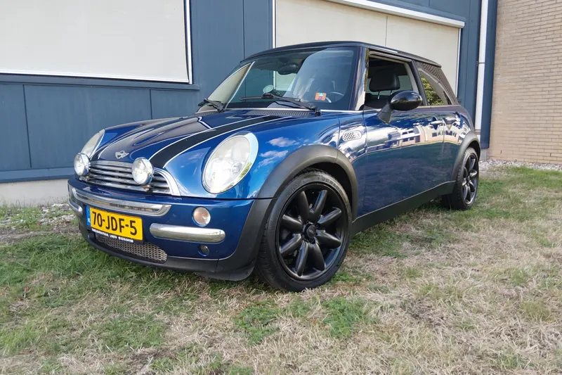 MINI Cooper (2003)