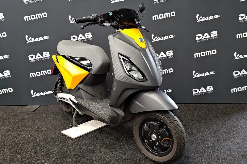 Piaggio one bromscooter (2024)