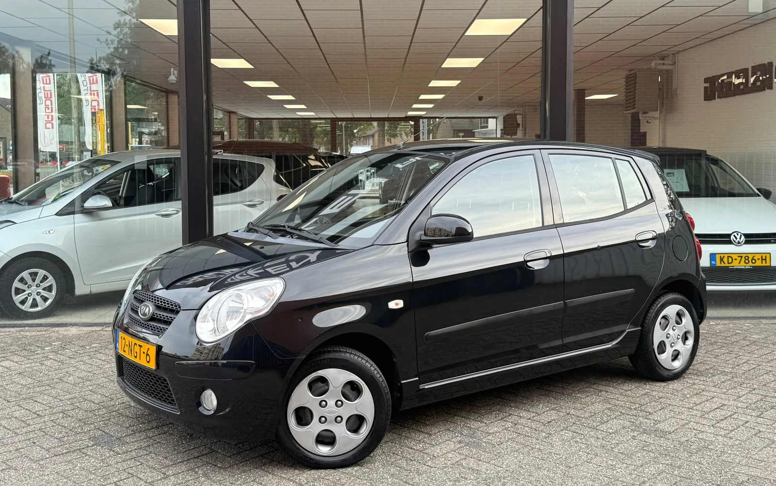 Kia Picanto (2010) — foto 1