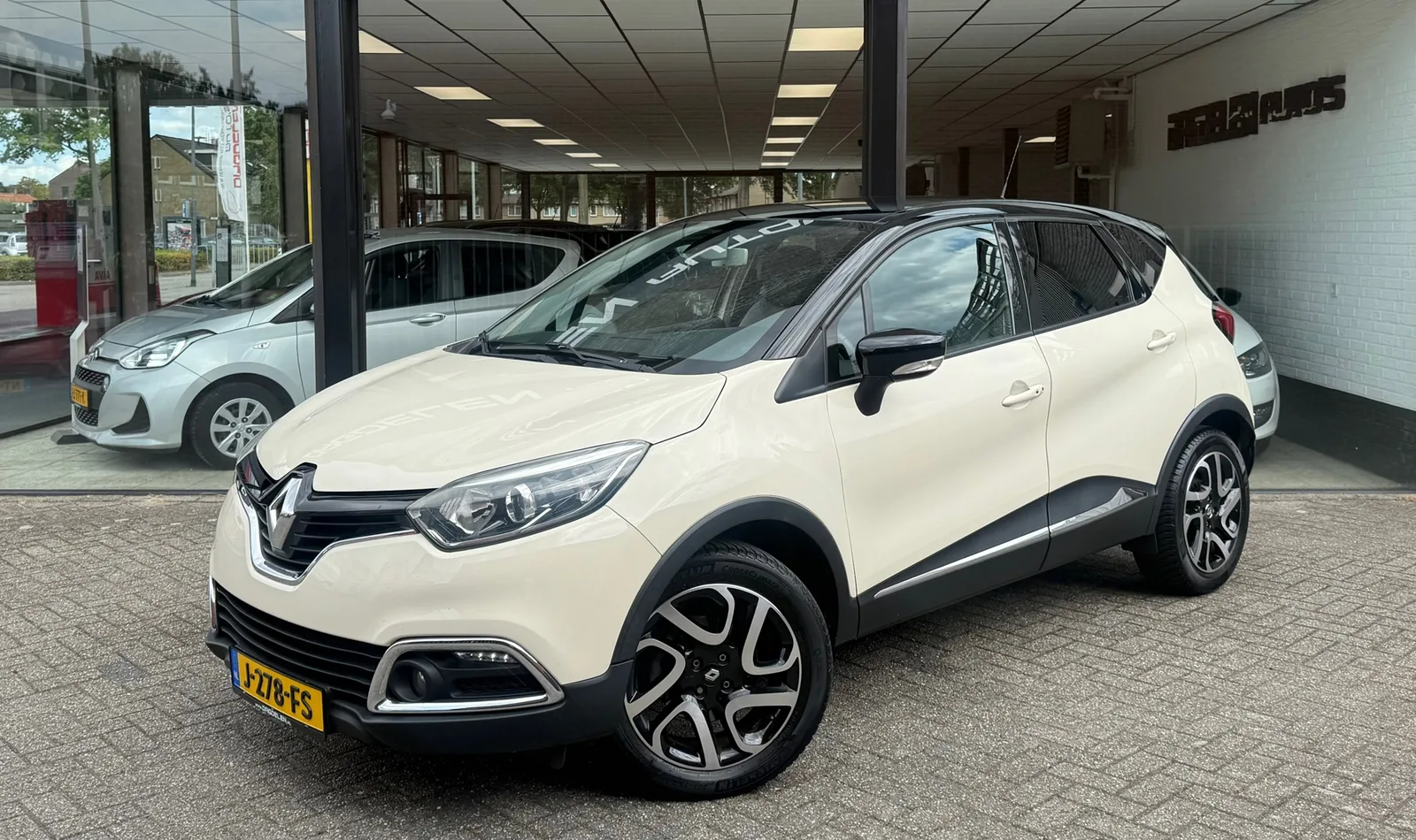 Renault Captur (2015) — foto 1