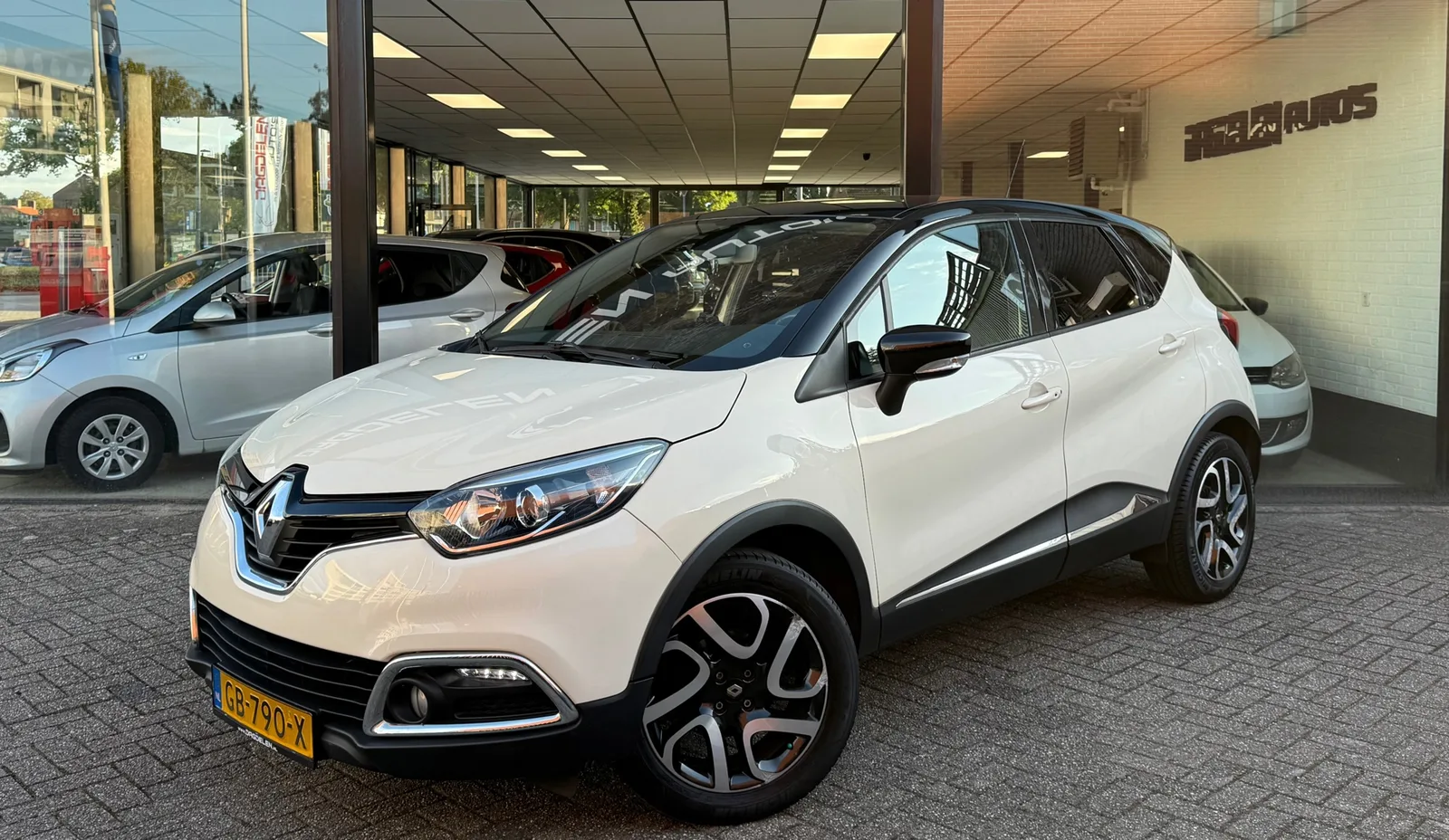Renault Captur (2015) — foto 1
