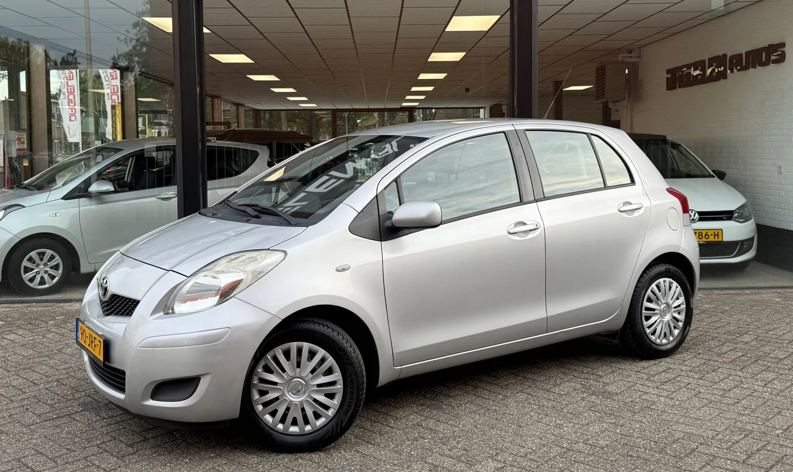 Toyota Yaris (2009) — foto 1