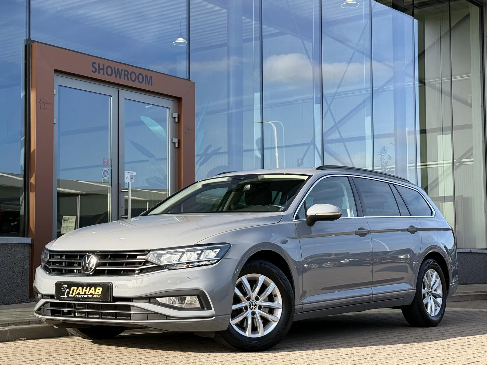 Volkswagen Passat (2023) — foto 1