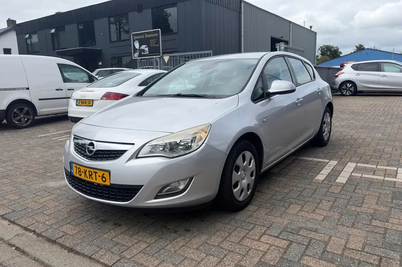 Opel Astra (2010)