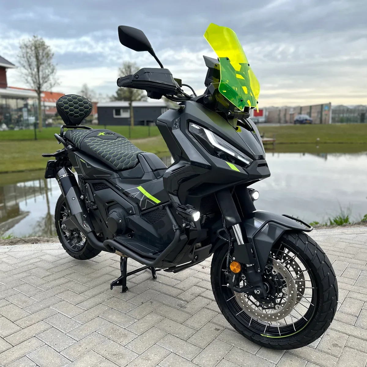 Honda x-adv 750 neon green edition full custom (2026) — foto 1