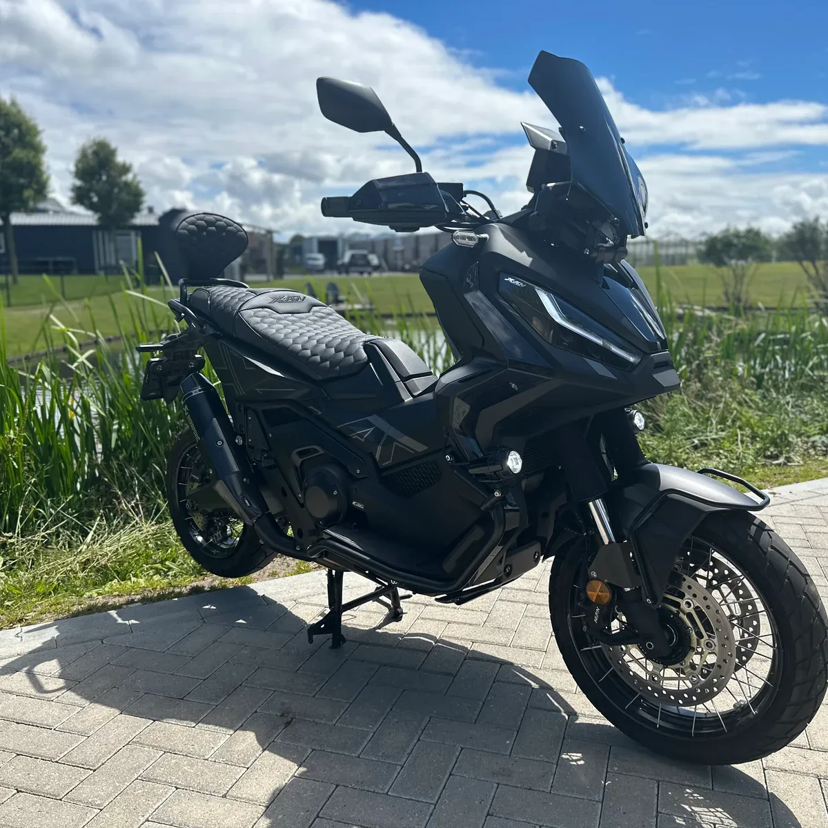 Honda x-adv 750 triple black full custom (2023) — foto 1