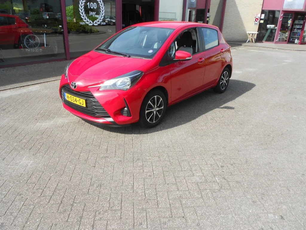 Toyota Yaris (2020) — foto 1