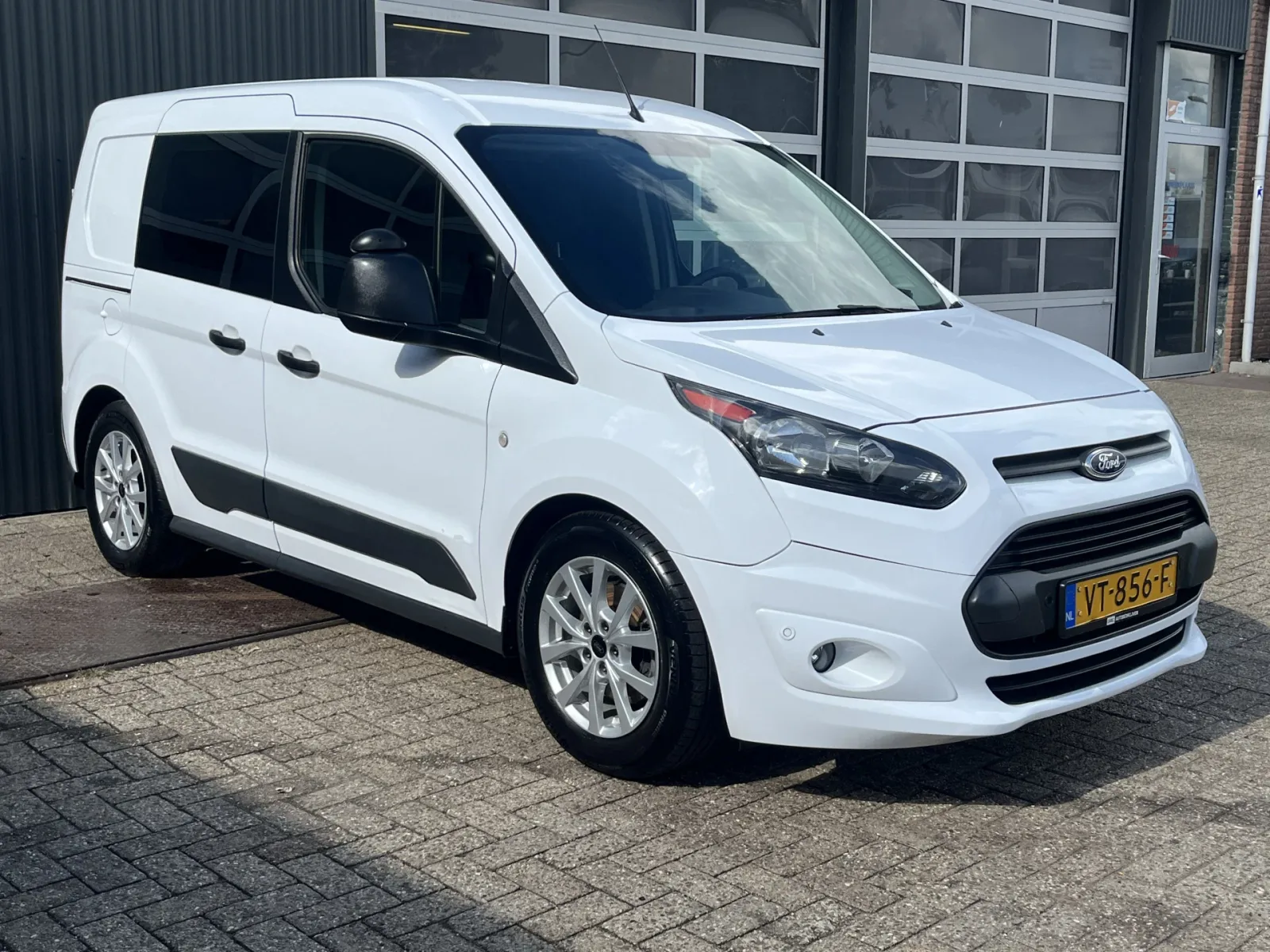 Ford Transit Connect (2016) — foto 1