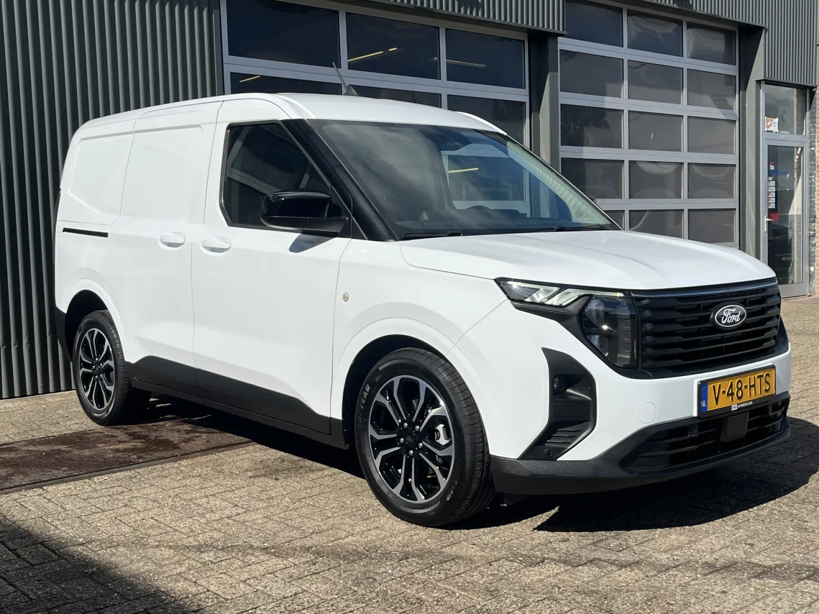 Ford Transit Courier (2024) — foto 1