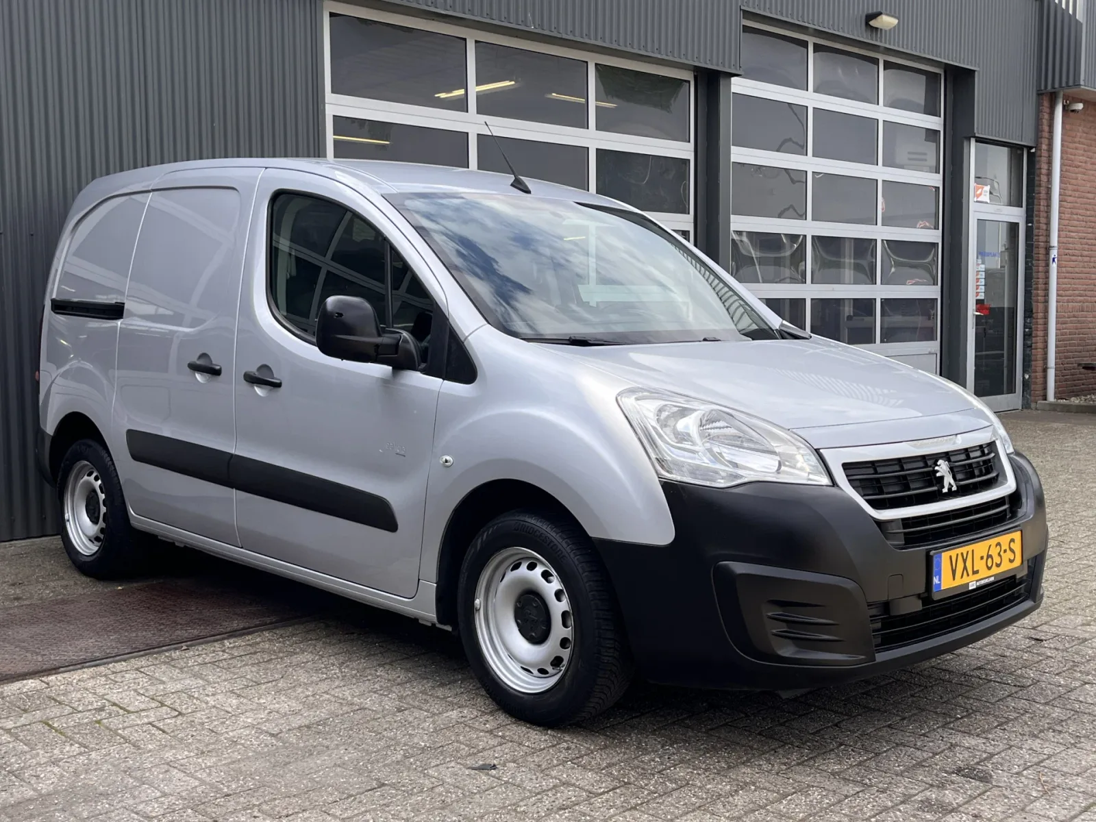 Peugeot Partner (2017) — foto 1