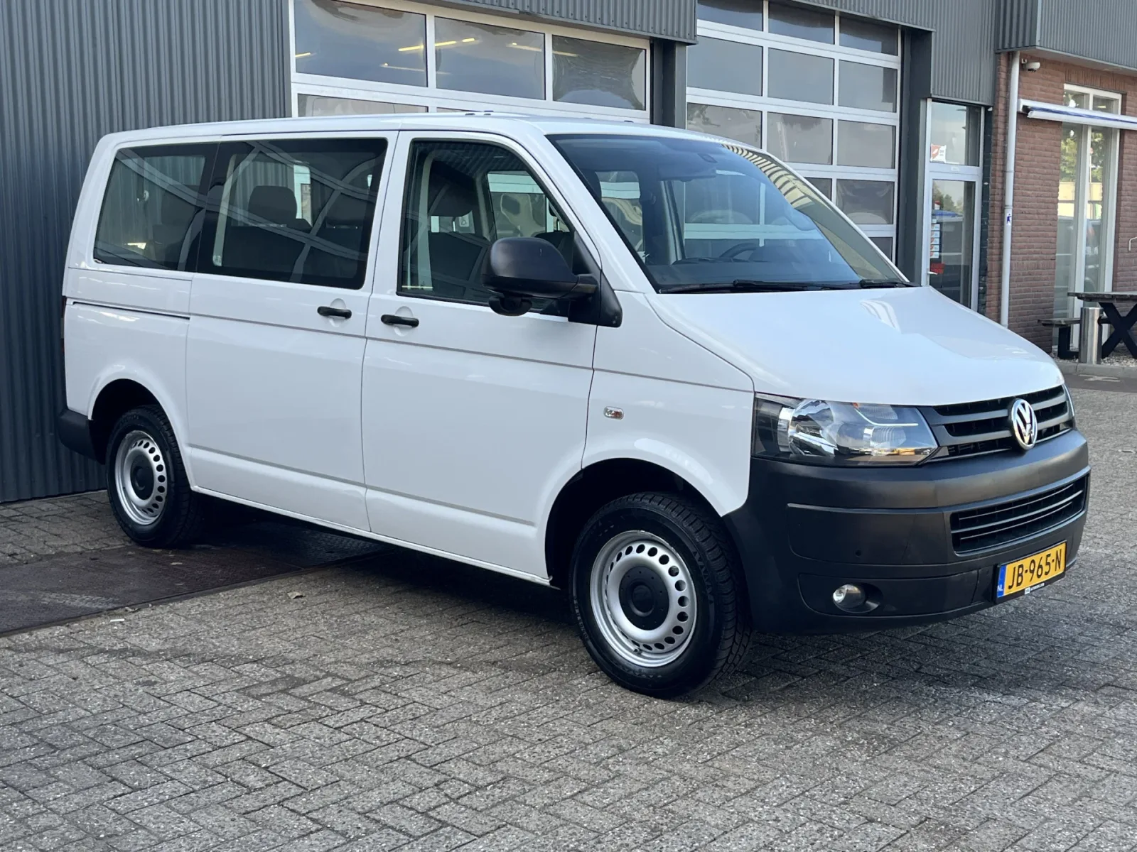 Volkswagen Transporter (2016) — foto 1