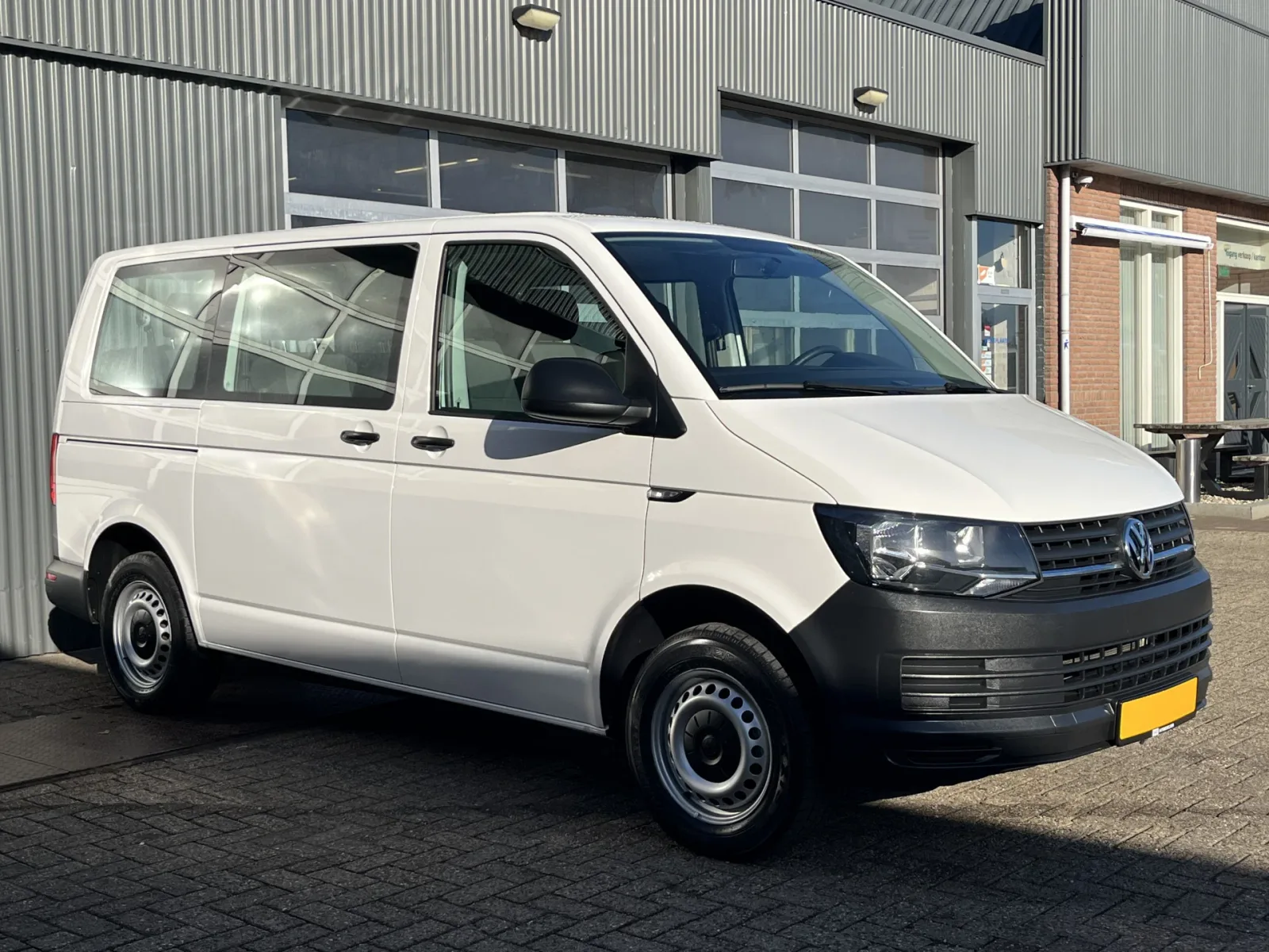 Volkswagen Transporter (2019) — foto 1
