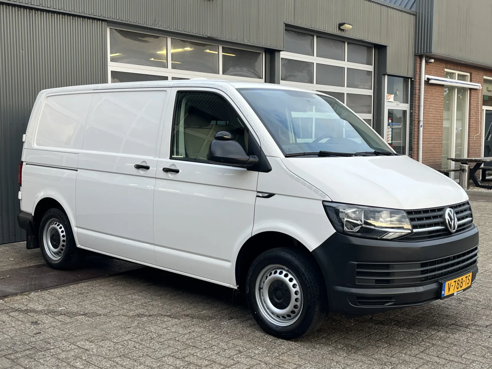Volkswagen Transporter (2019) — foto 1