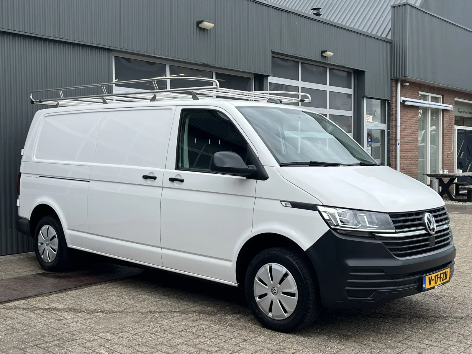 Volkswagen Transporter (2024) — foto 1