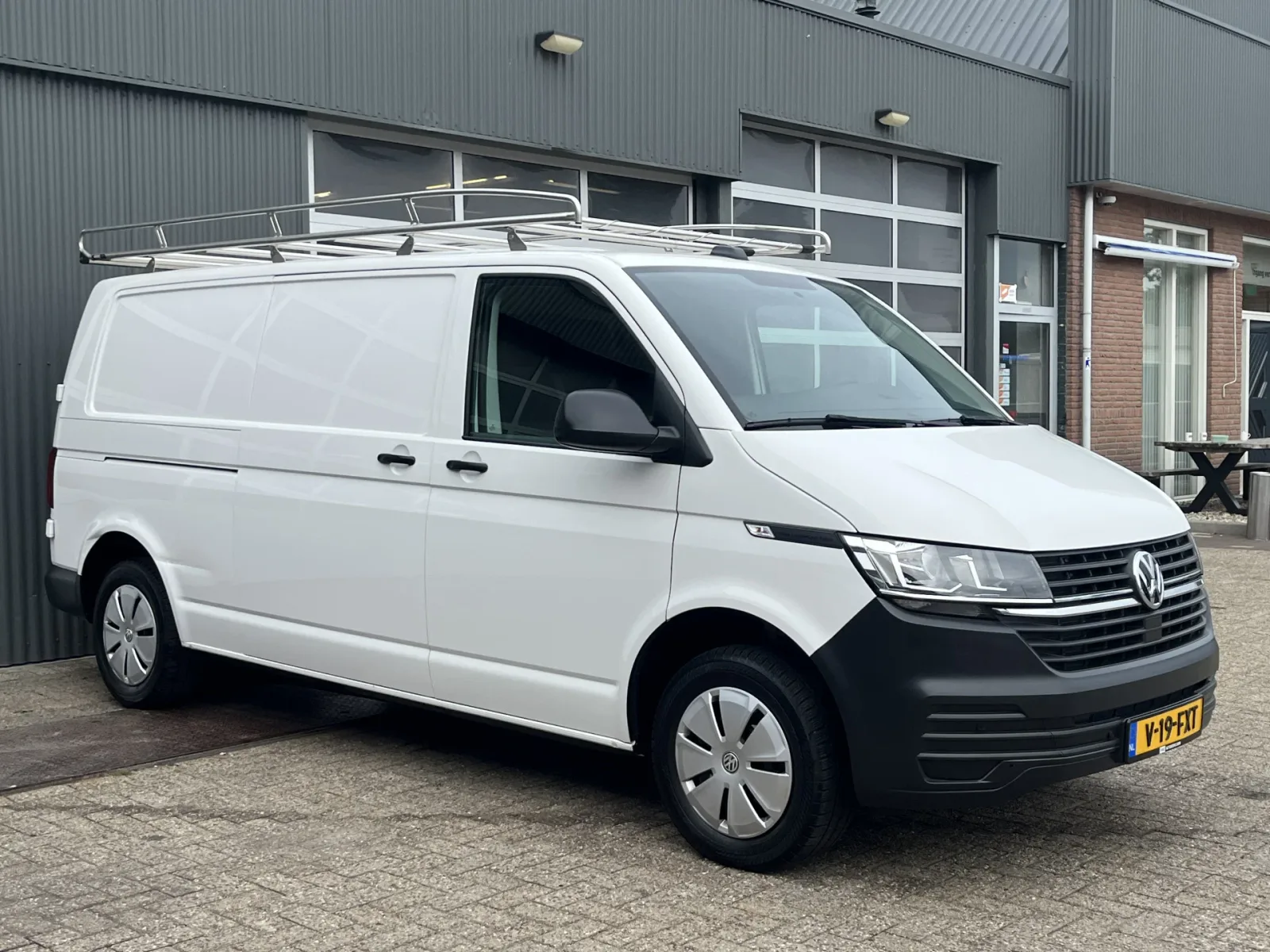 Volkswagen Transporter (2024) — foto 1
