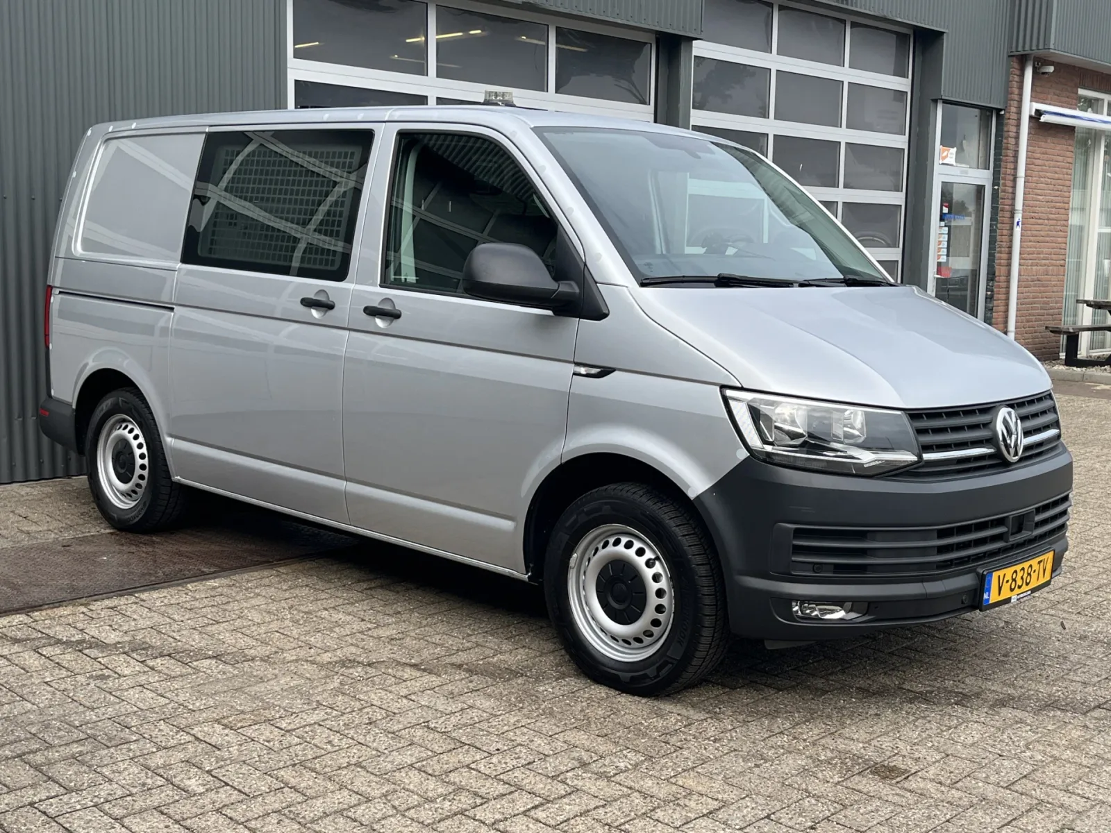 Volkswagen Transporter (2019) — foto 1