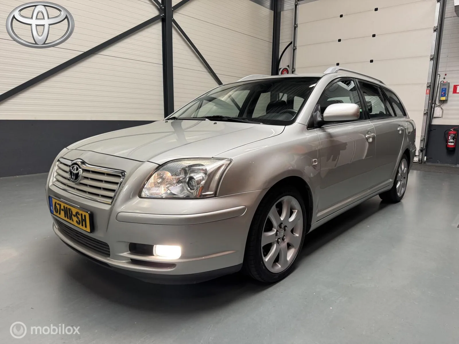 Toyota Avensis (2004) — foto 1