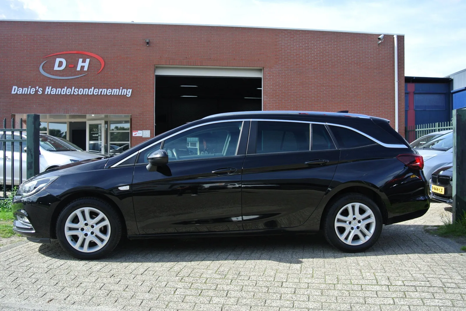 Opel Astra (2018) — foto 1