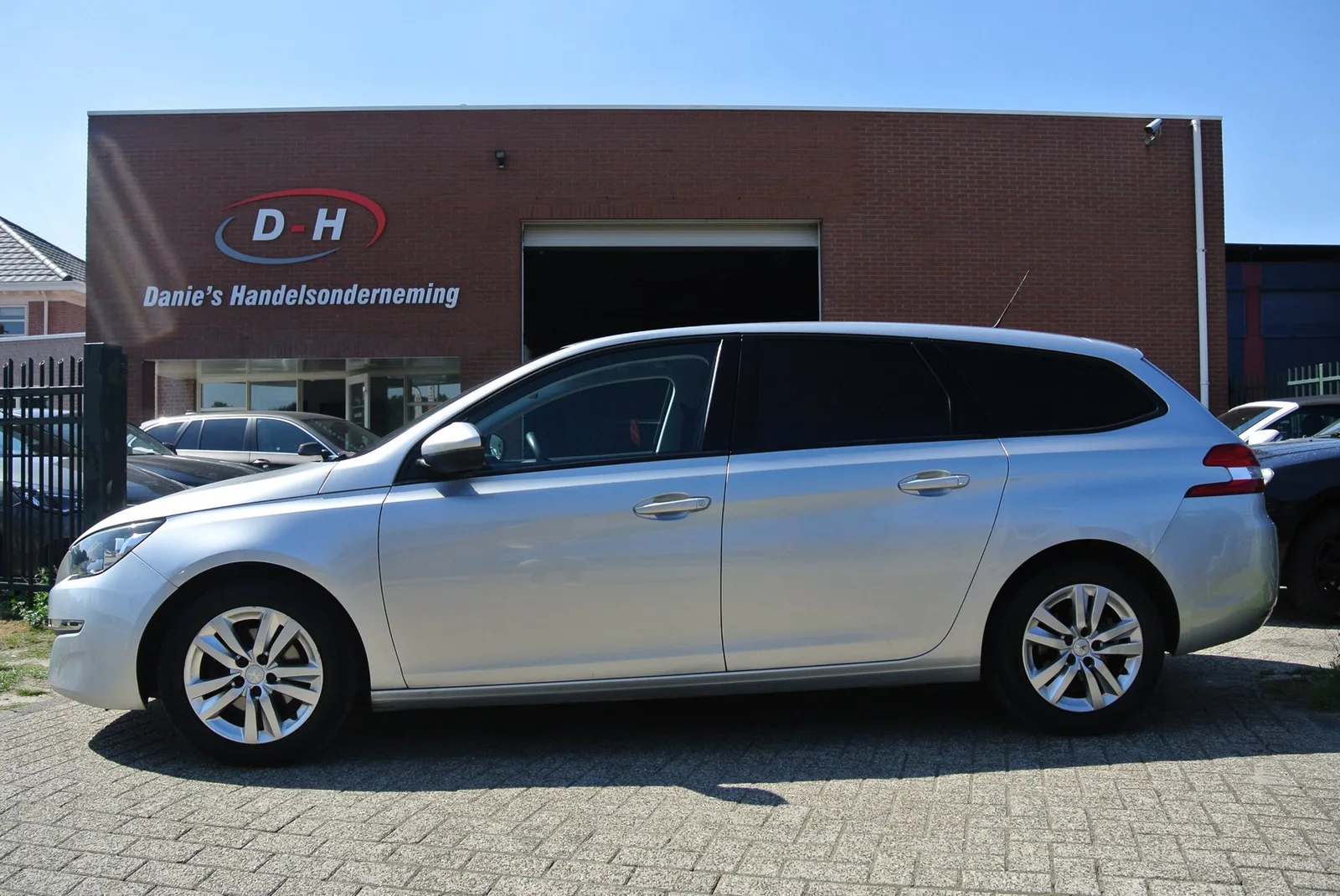 Peugeot 308 (2014) — foto 1