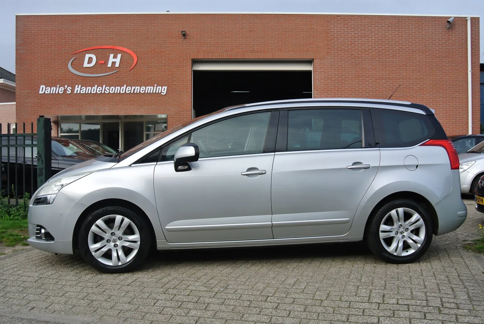 Peugeot 5008 (2012) — foto 1