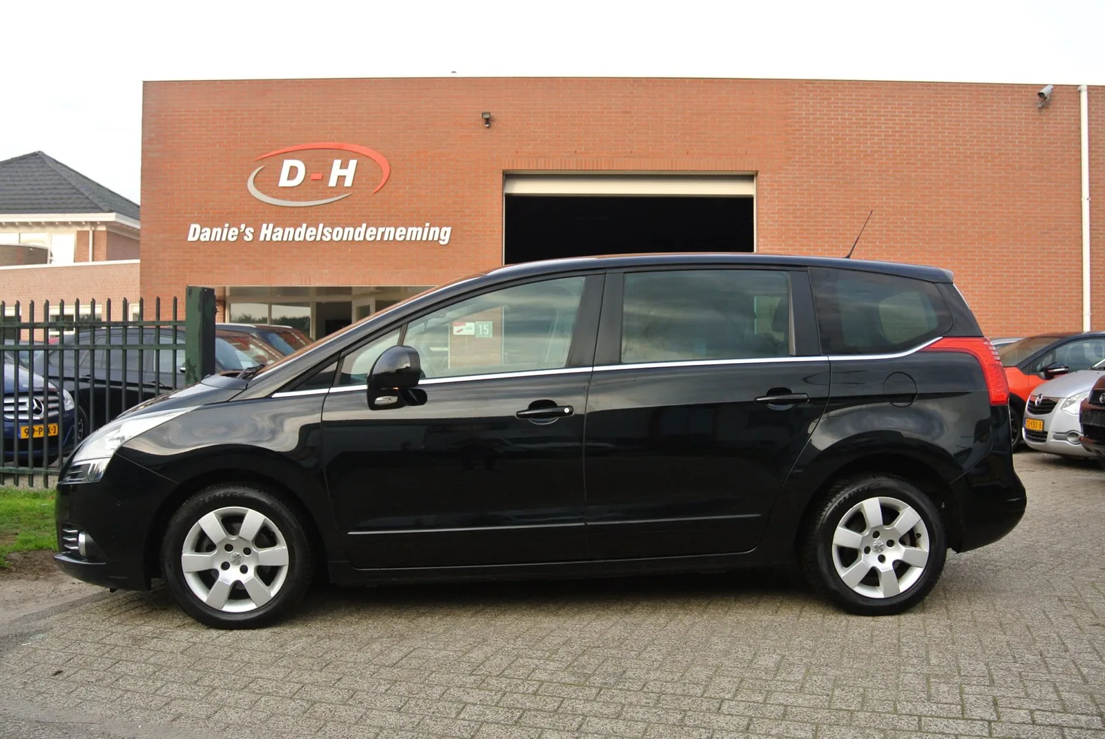 Peugeot 5008 (2012) — foto 1