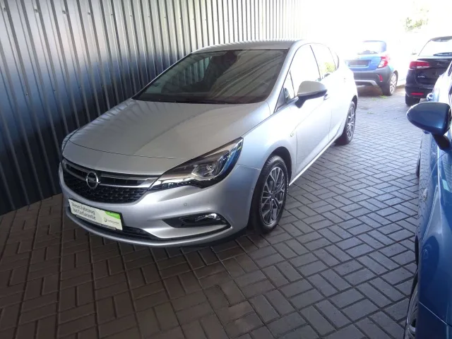 Opel Astra (2017) — foto 1