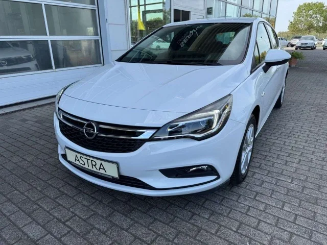 Opel Astra (2018) — foto 1