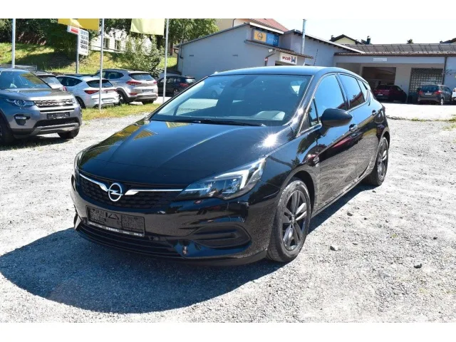 Opel Astra (2020) — foto 1