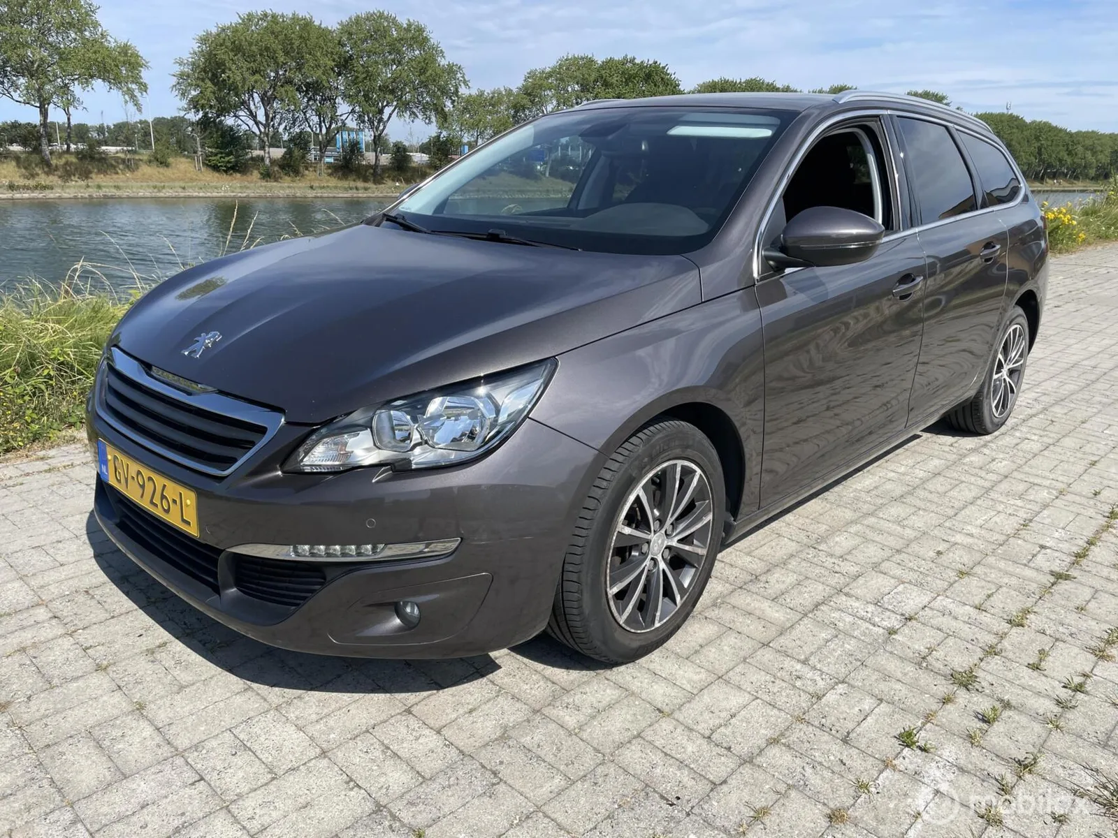 Peugeot 308 (2015) — foto 1