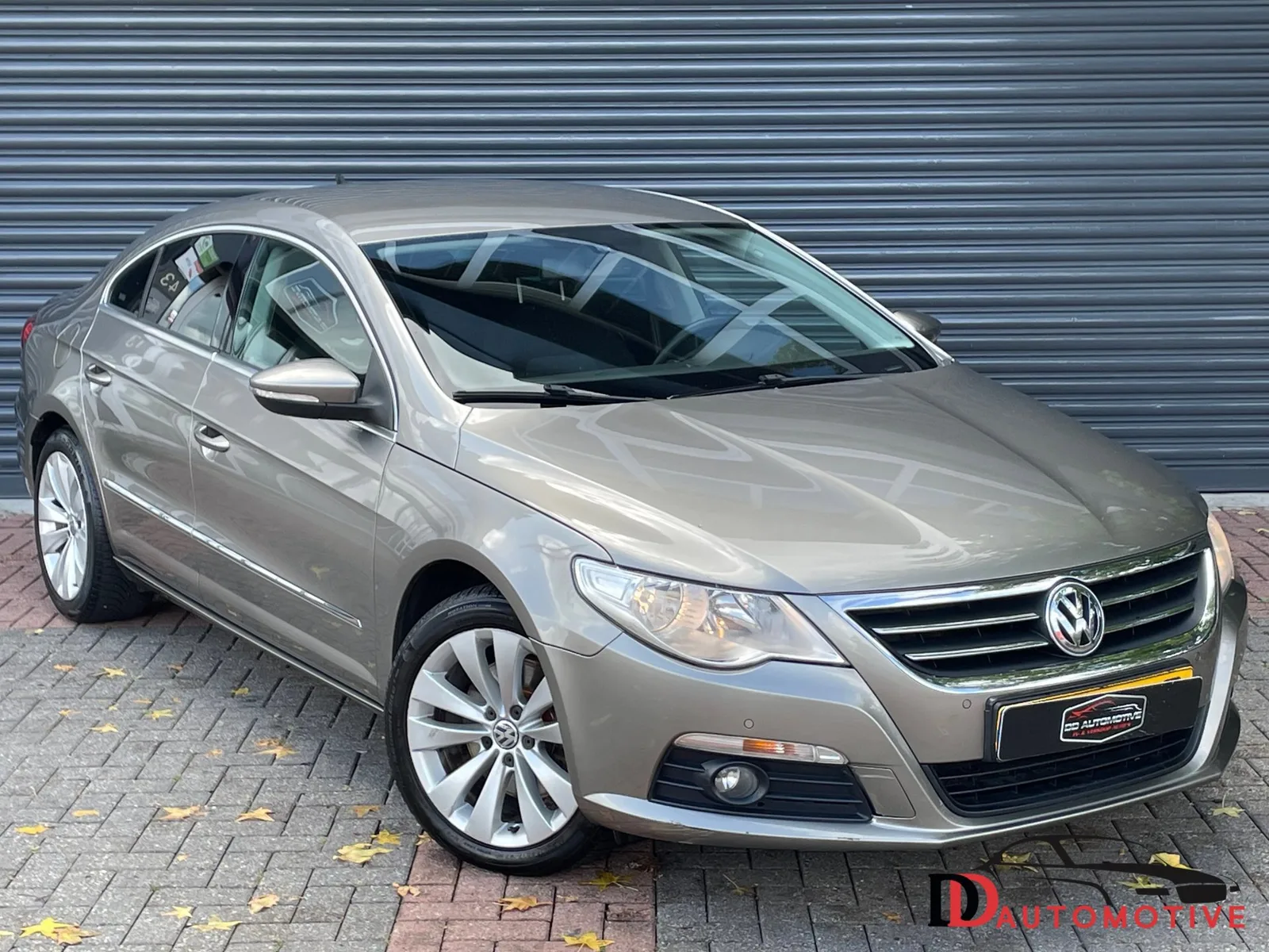 Volkswagen Passat (2010) — foto 1
