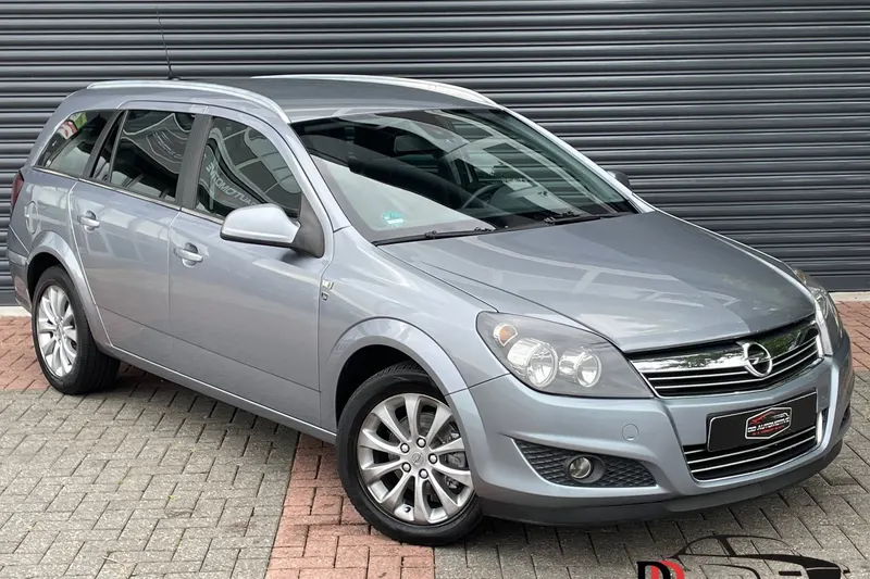 Opel Astra (2010)